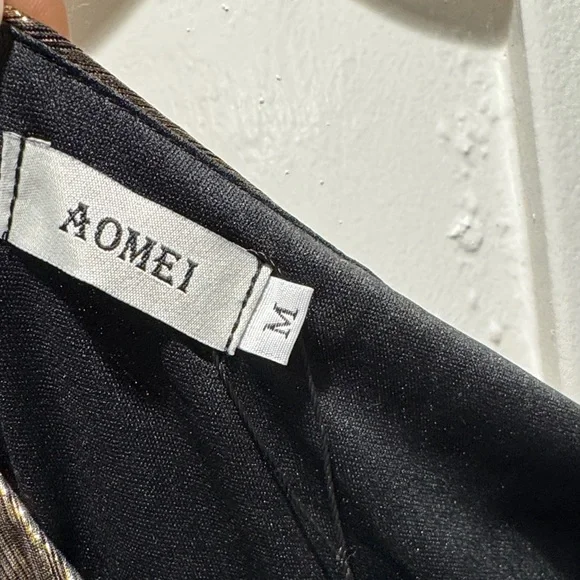 Elegant Gold One-Shoulder Dress - Picture 4 of 4